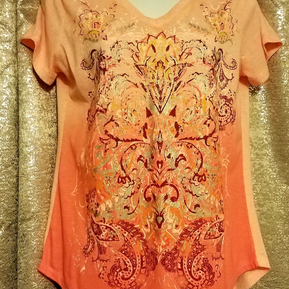 womens small top but it fits more like a